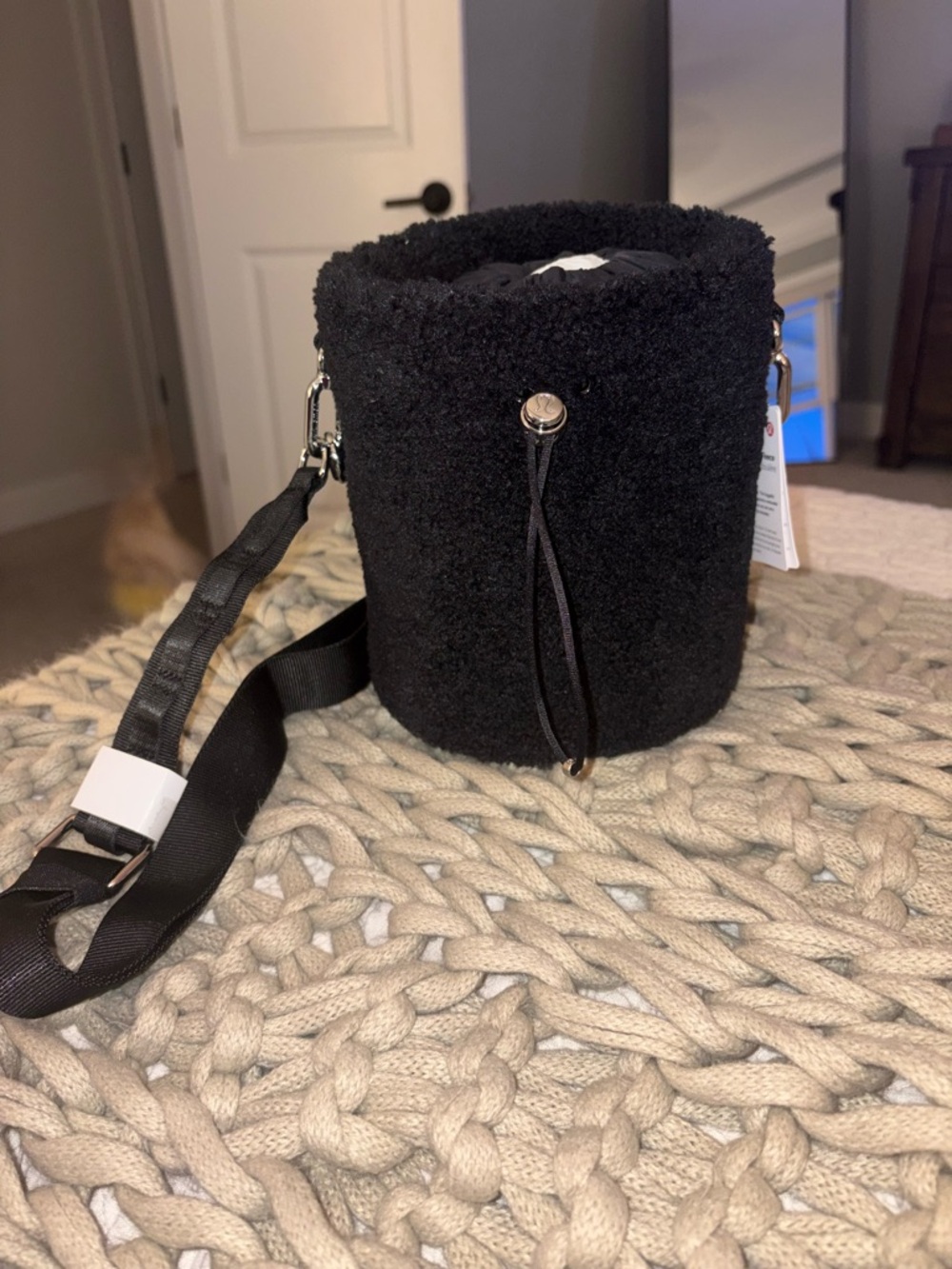 Black Lululemon Fleece Bucket Bag – Versatile Women’s Shoulder & Crossbody - Picture 2 of 5